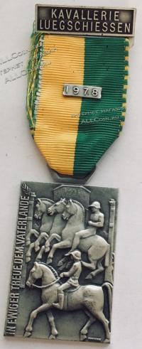 #252 Швейцария спорт Медаль Знаки. Стрельбы кавалеристов. 1978 год.