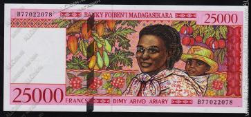 Мадагаскар 25000 фр. (5.000 ариари) 1998г. P.82 UNC - Мадагаскар 25000 фр. (5.000 ариари) 1998г. P.82 UNC