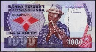 Мадагаскар 1000 франков (200 ариари) 1988-93г. P.72в - UNC - Мадагаскар 1000 франков (200 ариари) 1988-93г. P.72в - UNC