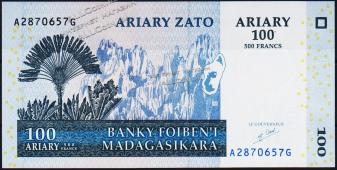 Мадагаскар 100 ариари (500 франков) 2004г. Р.86a - UNC - Мадагаскар 100 ариари (500 франков) 2004г. Р.86a - UNC