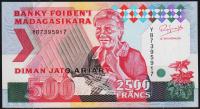 Банкнота Мадагаскар 2500 франков (500 ариари) 1993 года. P.72Aа - UNC