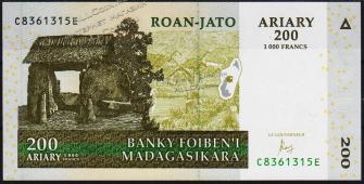 Мадагаскар 200 ариари (1000 франков) 2004(16г.) Р.87c - UNC - Мадагаскар 200 ариари (1000 франков) 2004(16г.) Р.87c - UNC
