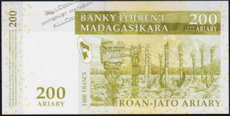 Мадагаскар 200 ариари (1000 франков) 2004(16г.) Р.87c - UNC - Мадагаскар 200 ариари (1000 франков) 2004(16г.) Р.87c - UNC