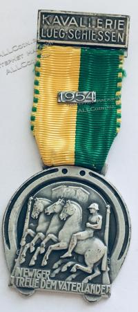 #456 Швейцария спорт Медаль Знаки. Стрельбы в кавалерии люде. 1954 год.